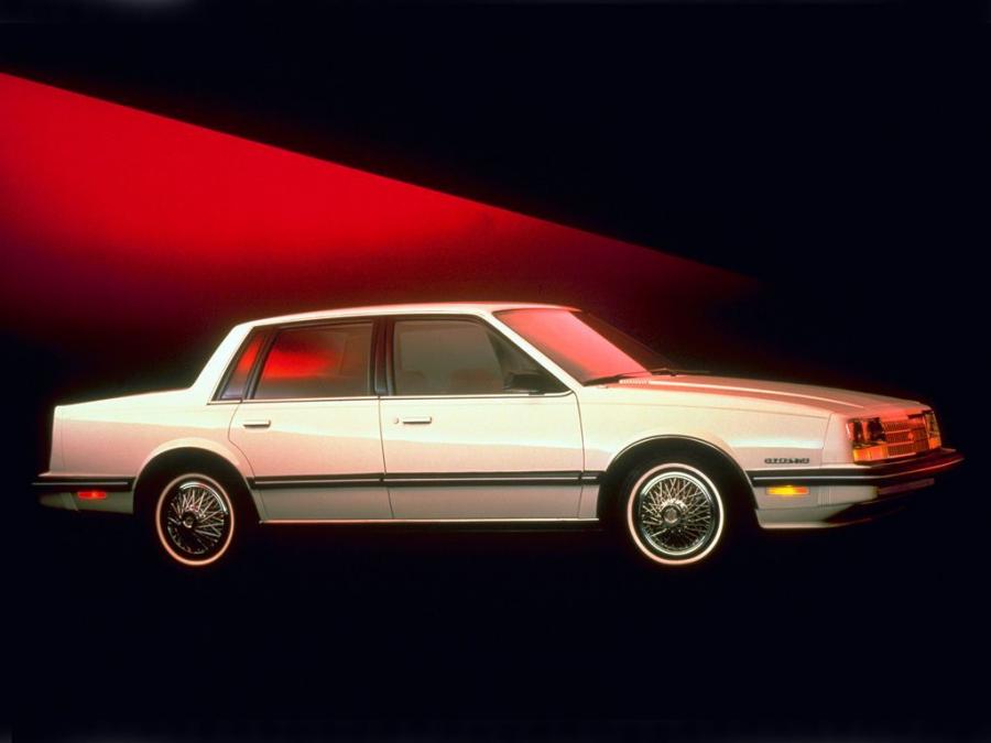  Chevrolet Celebrity Sedan (W19) 1982 года  (фото 11 из 13)
